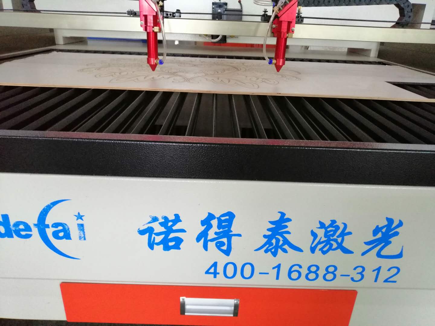 買一臺小型激光切割機(jī)質(zhì)量價格比較好的生產(chǎn)廠家合算一些？