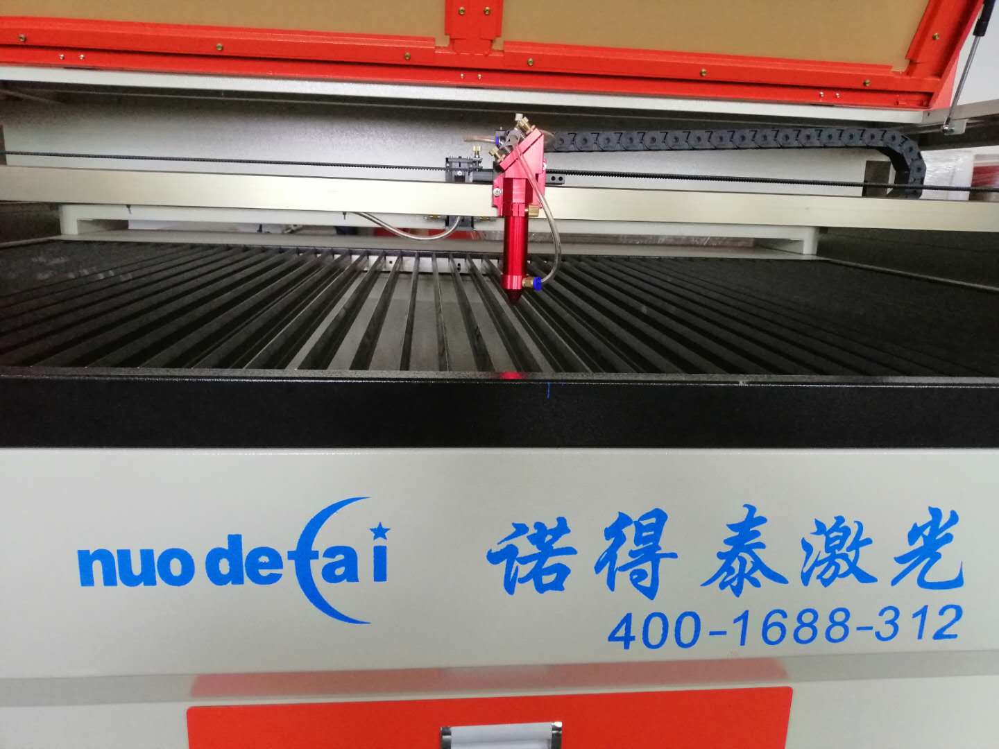 布料激光切割機(jī)該如何選擇，廠家為你提供售前指導(dǎo)