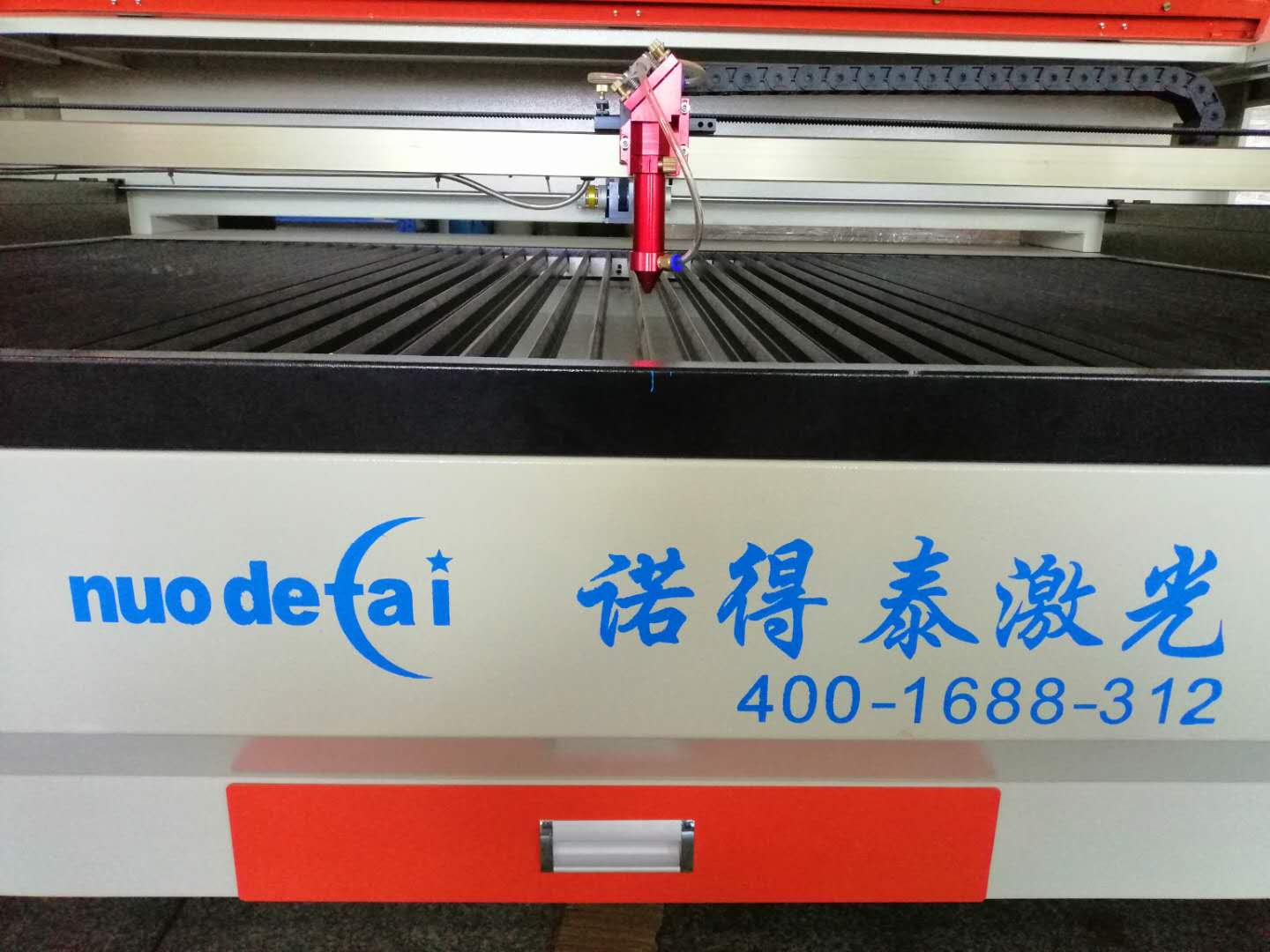 亞克力與布料兩種材料應(yīng)用于激光切割機(jī)有什么區(qū)別？