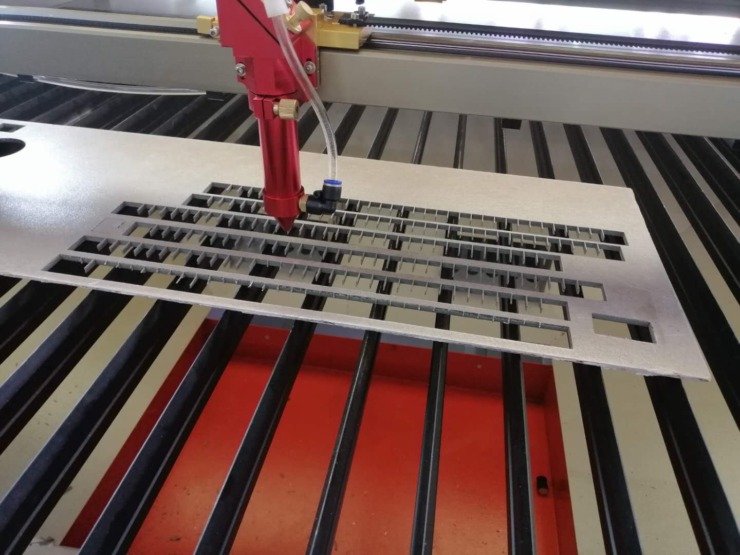 激光切割機(jī)在切割行業(yè)不可取代的因素是什么？