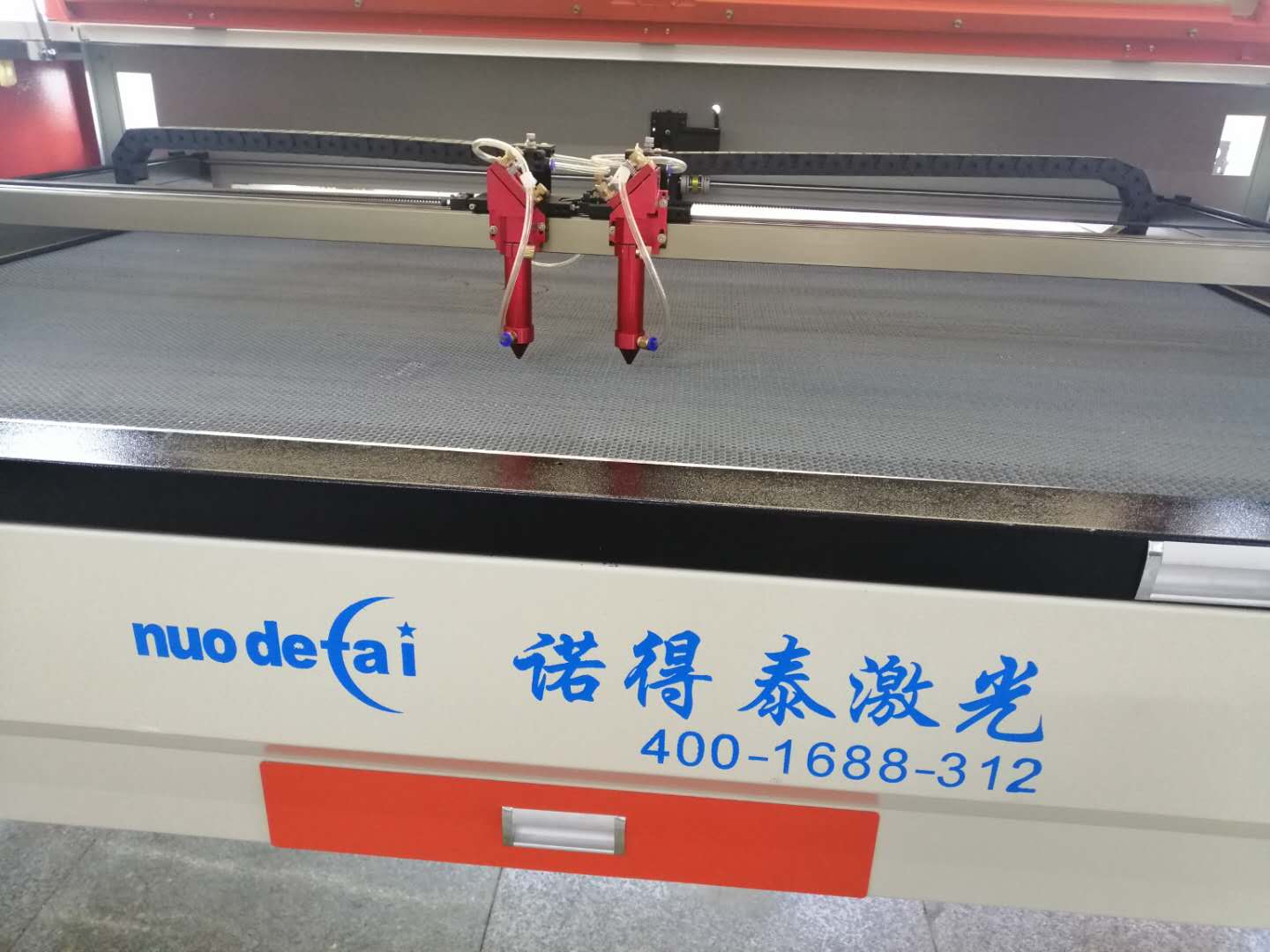 卡紙用激光切割機(jī)加工一個(gè)特點(diǎn)在哪里？