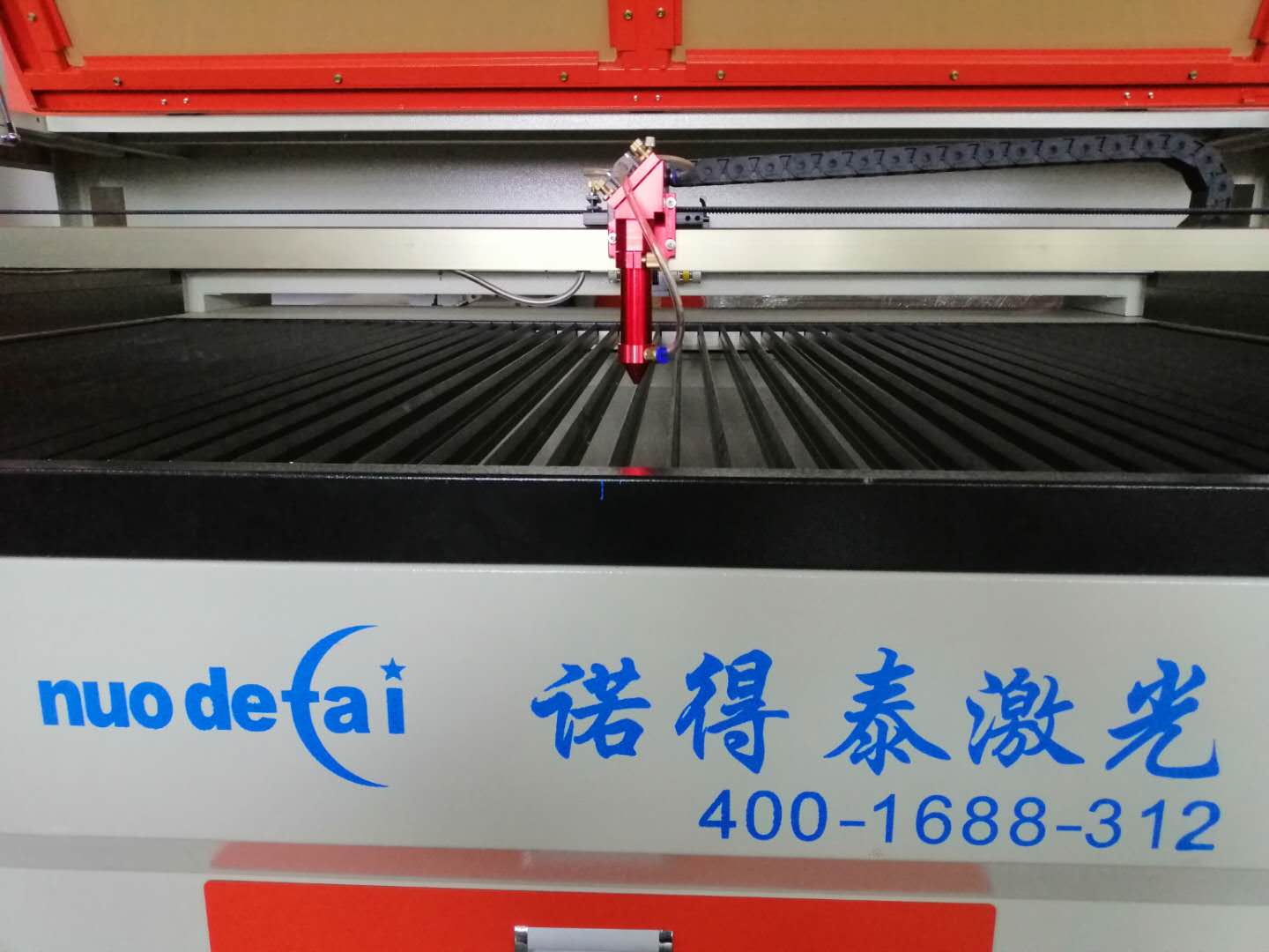 一件工藝品的誕生：亞克力激光切割機大師級水準(zhǔn)！