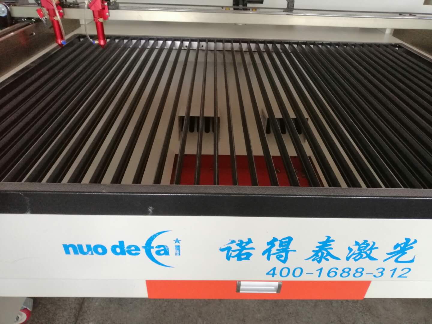 隨著激光切割機(jī)廠家越來越多從而也導(dǎo)致價格也是一落千丈！